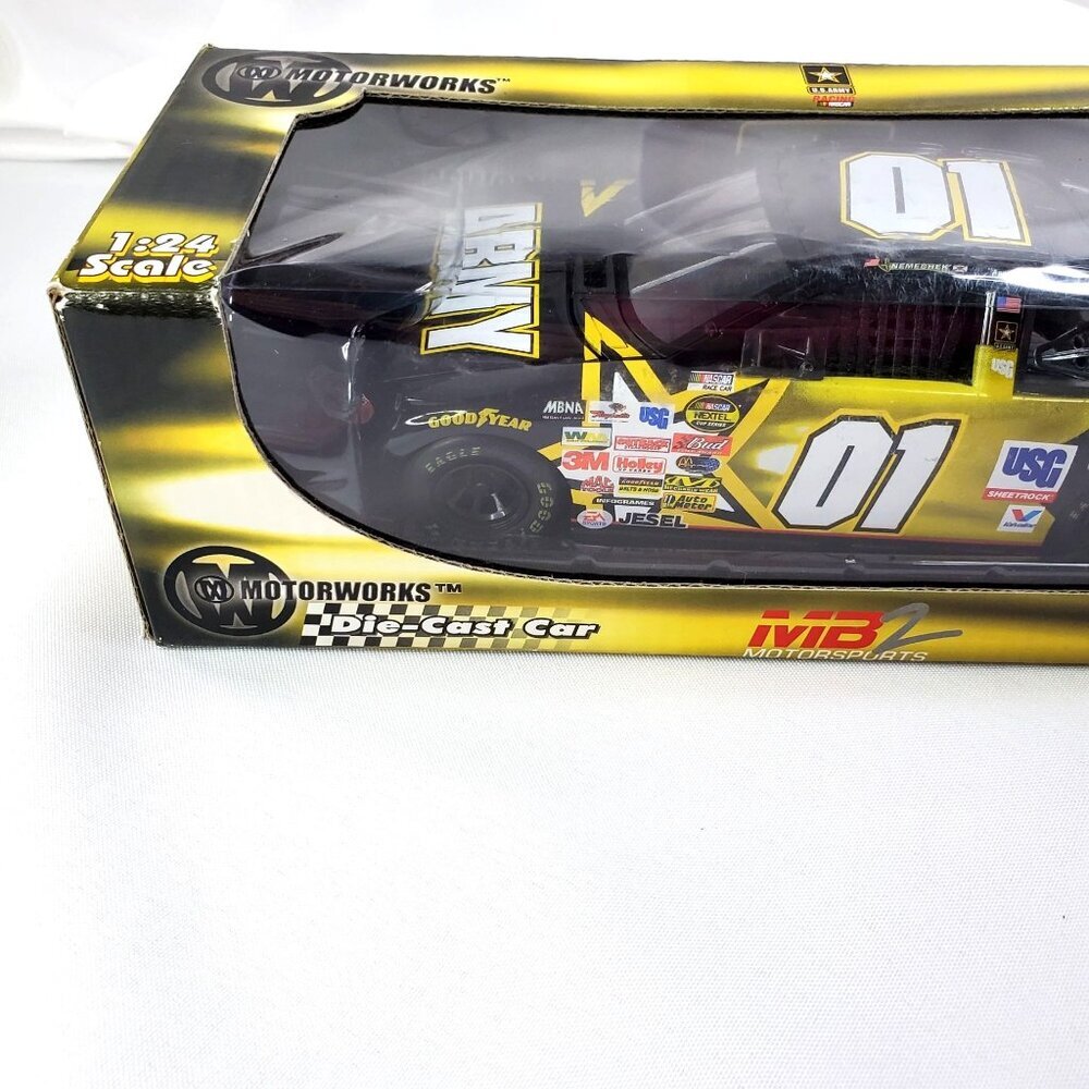 VTG Motorworks Joe Nemechek U.S. Army 01 NASCAR 1:24 Scale Die-Cast Car 2003 - Picture 4 of 9